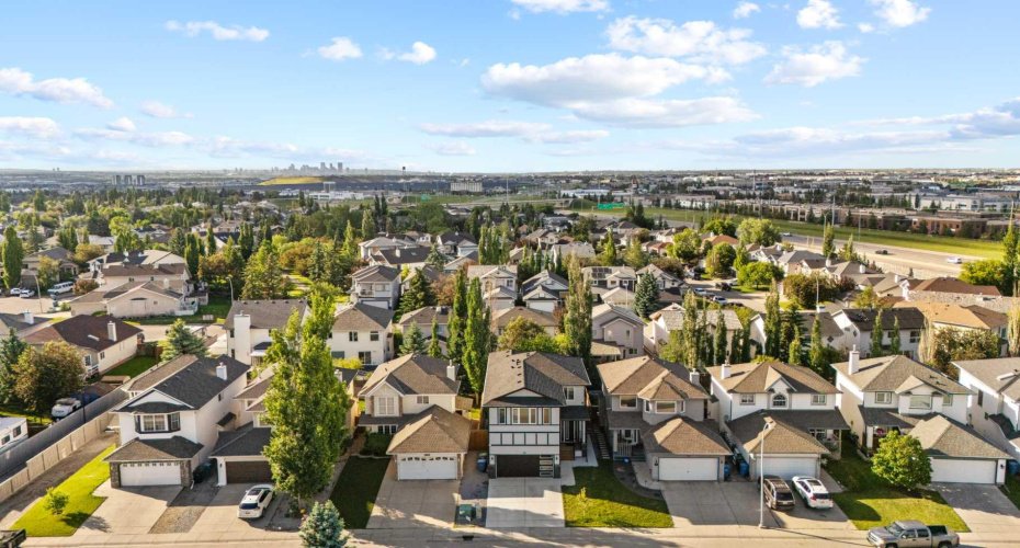 136 Douglas Ridge Green, Calgary, Alberta T2Z 2T3, 4 Bedrooms Bedrooms, ,4 BathroomsBathrooms,Residential,For Sale,Douglas Ridge,A2325305
