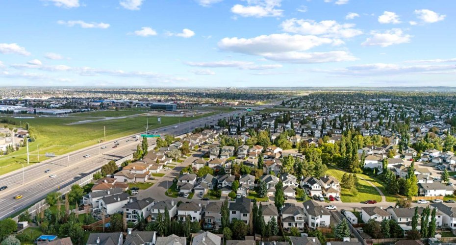 136 Douglas Ridge Green, Calgary, Alberta T2Z 2T3, 4 Bedrooms Bedrooms, ,4 BathroomsBathrooms,Residential,For Sale,Douglas Ridge,A2325305