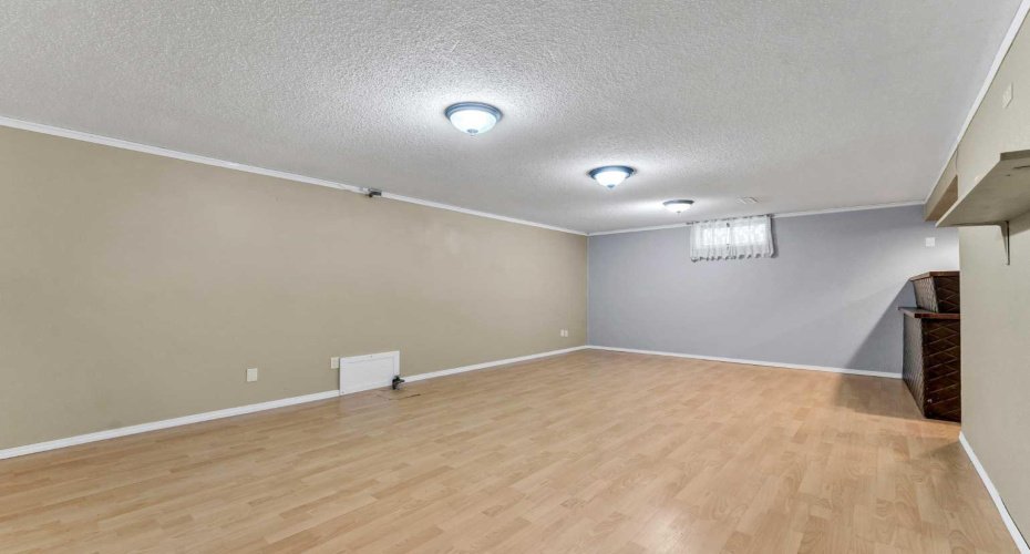 78 Clark Crescent, Medicine Hat, Alberta T1B 1S1, 4 Bedrooms Bedrooms, ,2 BathroomsBathrooms,Residential,For Sale,Clark,A2325308