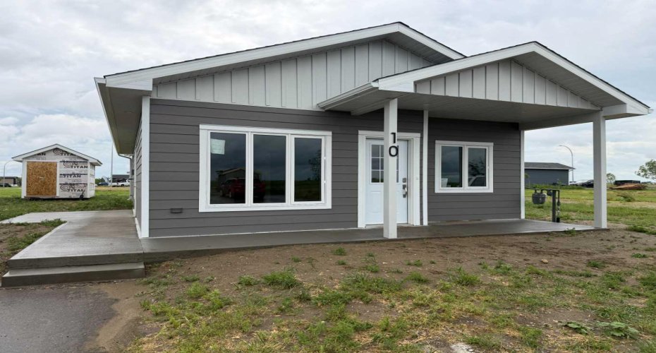 10 Meadows Way, Taber, Alberta T1G 2A2, 3 Bedrooms Bedrooms, ,1 BathroomBathrooms,Residential,For Sale,Meadows Way,A2325317
