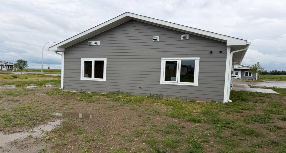 10 Meadows Way, Taber, Alberta T1G 2A2, 3 Bedrooms Bedrooms, ,1 BathroomBathrooms,Residential,For Sale,Meadows Way,A2325317