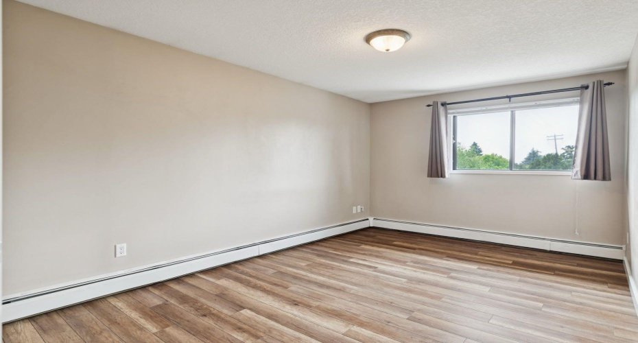 13045 6 Street, Calgary, Alberta T2W 5H1, 2 Bedrooms Bedrooms, ,1 BathroomBathrooms,Residential,For Sale,6,A2325330