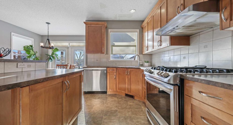 716 Boulder Creek Drive, Langdon, Alberta T0J 1X3, 4 Bedrooms Bedrooms, ,4 BathroomsBathrooms,Residential,For Sale,Boulder Creek,A2325347