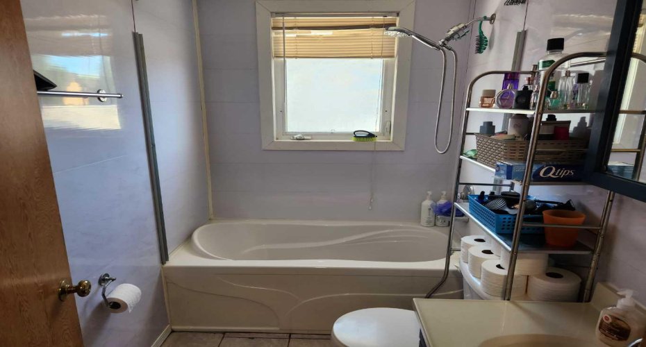 303 2 Avenue, Vauxhall, Alberta T0K 2K0, 5 Bedrooms Bedrooms, ,2 BathroomsBathrooms,Residential,For Sale,2,A2325364