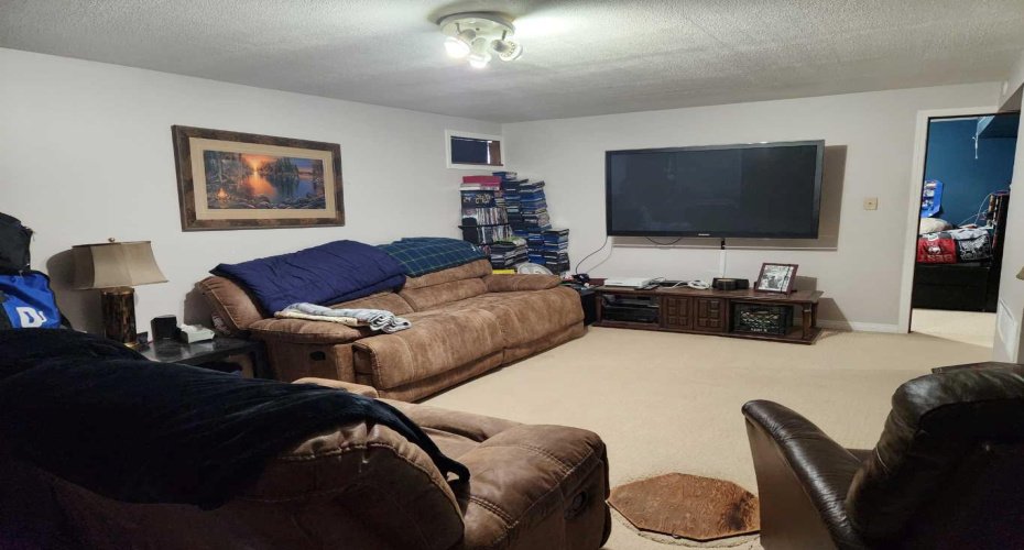 303 2 Avenue, Vauxhall, Alberta T0K 2K0, 5 Bedrooms Bedrooms, ,2 BathroomsBathrooms,Residential,For Sale,2,A2325364