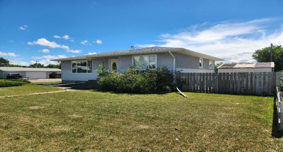 303 2 Avenue, Vauxhall, Alberta T0K 2K0, 5 Bedrooms Bedrooms, ,2 BathroomsBathrooms,Residential,For Sale,2,A2325364