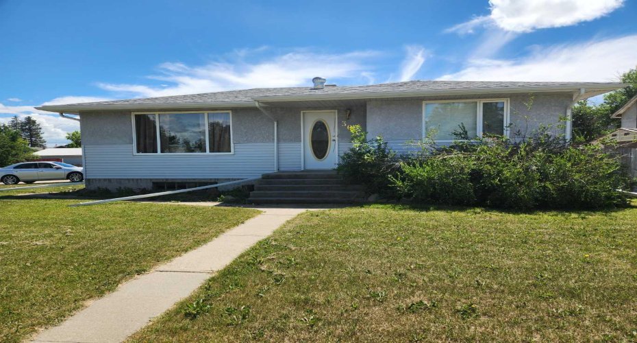 303 2 Avenue, Vauxhall, Alberta T0K 2K0, 5 Bedrooms Bedrooms, ,2 BathroomsBathrooms,Residential,For Sale,2,A2325364