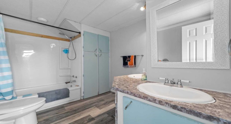 5 Piece Main Bathroom