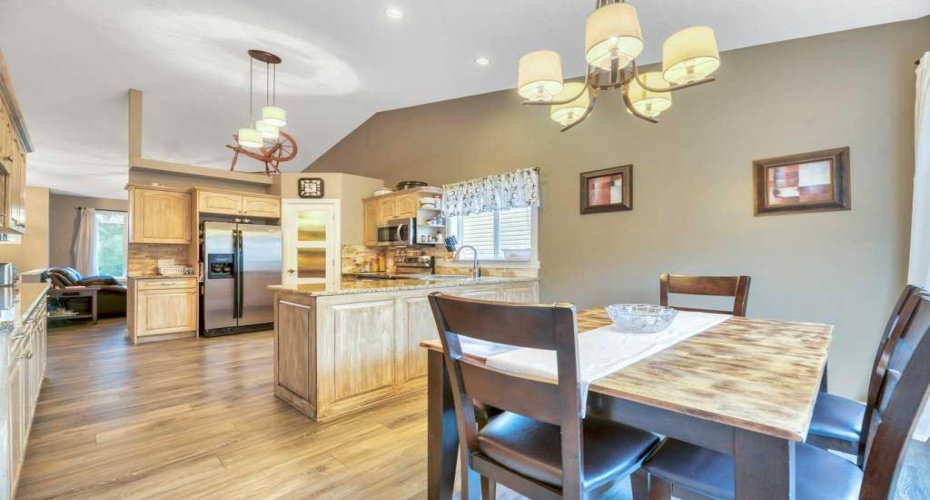 133 Oakmere Point, Chestermere, Alberta T1X 1M8, 4 Bedrooms Bedrooms, ,3 BathroomsBathrooms,Residential,For Sale,Oakmere,A2325404