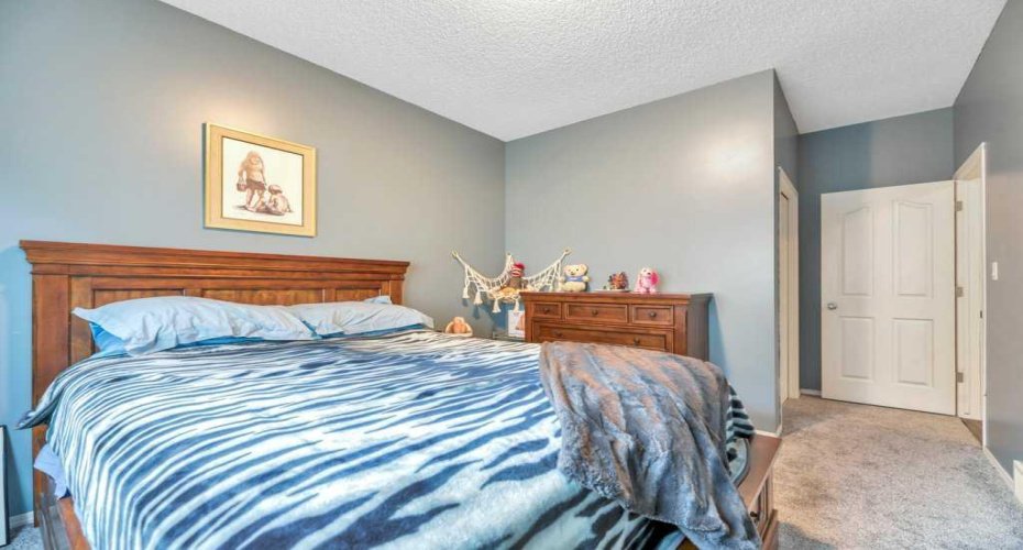 133 Oakmere Point, Chestermere, Alberta T1X 1M8, 4 Bedrooms Bedrooms, ,3 BathroomsBathrooms,Residential,For Sale,Oakmere,A2325404