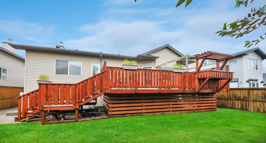 133 Oakmere Point, Chestermere, Alberta T1X 1M8, 4 Bedrooms Bedrooms, ,3 BathroomsBathrooms,Residential,For Sale,Oakmere,A2325404