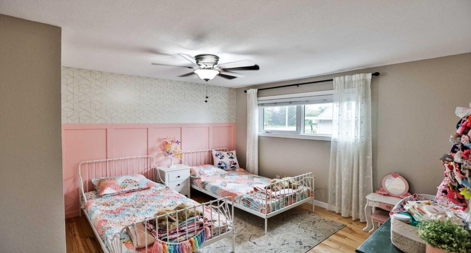 89 E 200 N, Raymond, Alberta T0K 2S0, 4 Bedrooms Bedrooms, ,2 BathroomsBathrooms,Residential,For Sale,200 N,A2325407