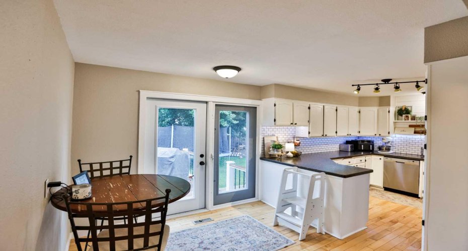 89 E 200 N, Raymond, Alberta T0K 2S0, 4 Bedrooms Bedrooms, ,2 BathroomsBathrooms,Residential,For Sale,200 N,A2325407