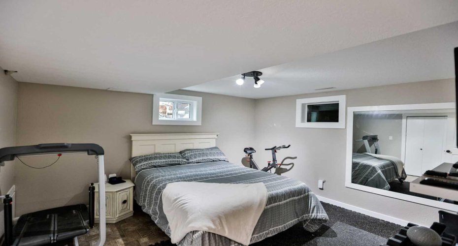 89 E 200 N, Raymond, Alberta T0K 2S0, 4 Bedrooms Bedrooms, ,2 BathroomsBathrooms,Residential,For Sale,200 N,A2325407