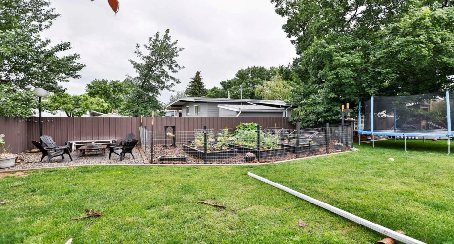 89 E 200 N, Raymond, Alberta T0K 2S0, 4 Bedrooms Bedrooms, ,2 BathroomsBathrooms,Residential,For Sale,200 N,A2325407