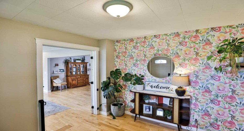 89 E 200 N, Raymond, Alberta T0K 2S0, 4 Bedrooms Bedrooms, ,2 BathroomsBathrooms,Residential,For Sale,200 N,A2325407