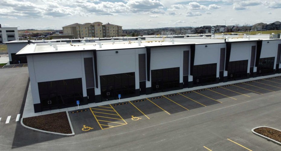 9 Southbank Crescent, Okotoks, Alberta T1S 5S8, ,Commercial,For Sale,Southbank,A2325772