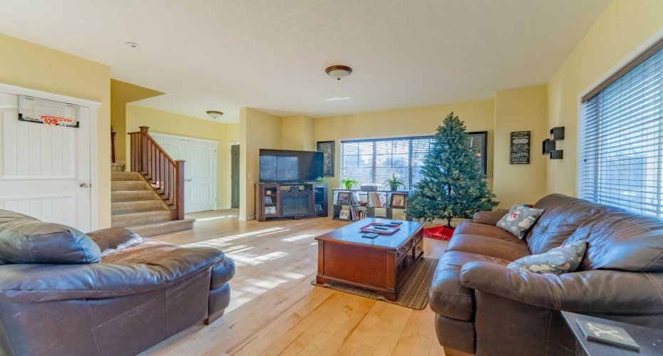 142 West Pointe Circle, Cochrane, Alberta T4C 0C2, 3 Bedrooms Bedrooms, ,4 BathroomsBathrooms,Residential,For Sale,West Pointe,A2324929
