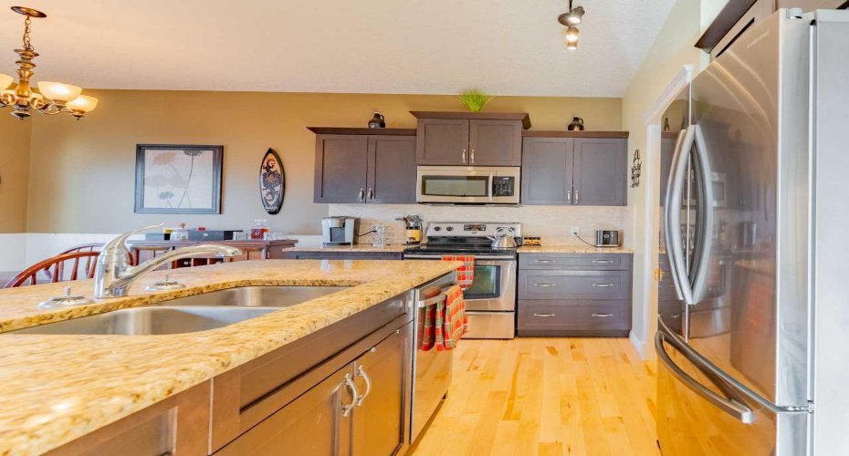 142 West Pointe Circle, Cochrane, Alberta T4C 0C2, 3 Bedrooms Bedrooms, ,4 BathroomsBathrooms,Residential,For Sale,West Pointe,A2324929