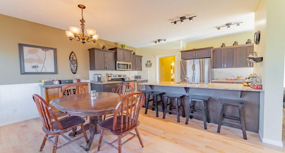 142 West Pointe Circle, Cochrane, Alberta T4C 0C2, 3 Bedrooms Bedrooms, ,4 BathroomsBathrooms,Residential,For Sale,West Pointe,A2324929