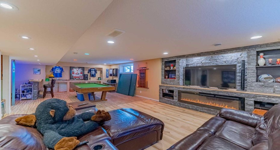 142 West Pointe Circle, Cochrane, Alberta T4C 0C2, 3 Bedrooms Bedrooms, ,4 BathroomsBathrooms,Residential,For Sale,West Pointe,A2324929