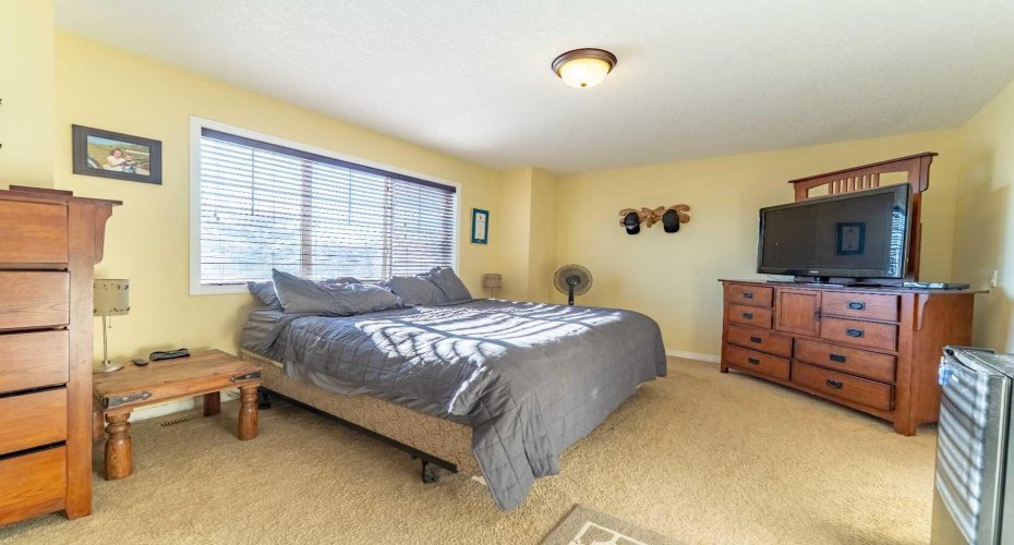 142 West Pointe Circle, Cochrane, Alberta T4C 0C2, 3 Bedrooms Bedrooms, ,4 BathroomsBathrooms,Residential,For Sale,West Pointe,A2324929