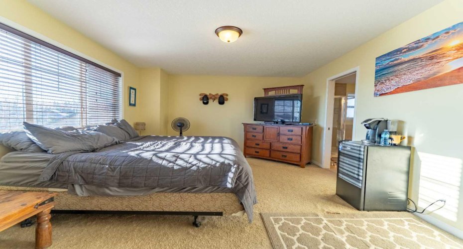 142 West Pointe Circle, Cochrane, Alberta T4C 0C2, 3 Bedrooms Bedrooms, ,4 BathroomsBathrooms,Residential,For Sale,West Pointe,A2324929