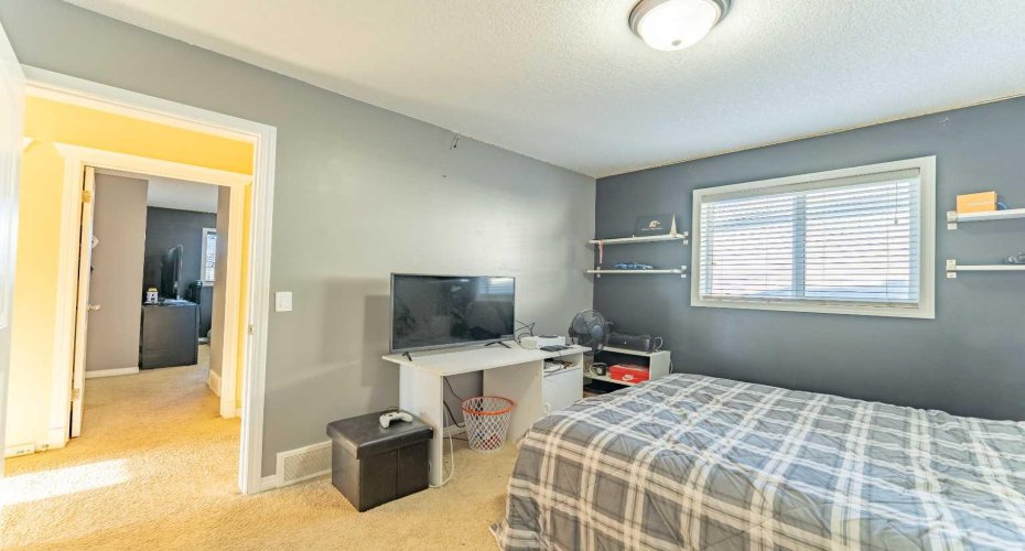 142 West Pointe Circle, Cochrane, Alberta T4C 0C2, 3 Bedrooms Bedrooms, ,4 BathroomsBathrooms,Residential,For Sale,West Pointe,A2324929