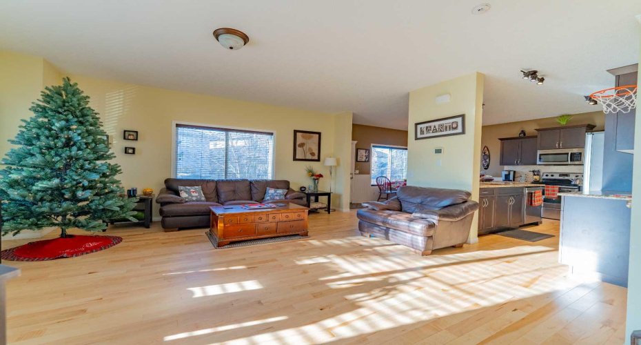 142 West Pointe Circle, Cochrane, Alberta T4C 0C2, 3 Bedrooms Bedrooms, ,4 BathroomsBathrooms,Residential,For Sale,West Pointe,A2324929