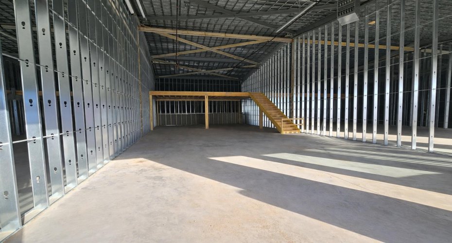 All bays have metal stud walls