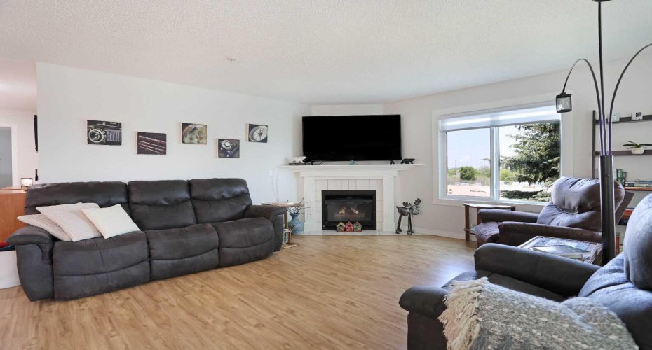 680 Cassils Road, Brooks, Alberta T1R 1H7, 2 Bedrooms Bedrooms, ,2 BathroomsBathrooms,Residential,For Sale,Cassils,A2325397