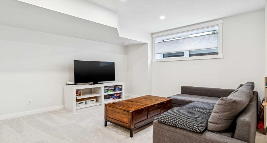1329 Regal Crescent, Calgary, Alberta T2E 5H4, 4 Bedrooms Bedrooms, ,4 BathroomsBathrooms,Residential,For Sale,Regal,A2325410