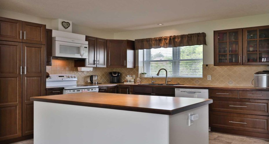 229 2A Street, Stirling, Alberta T0K 2E0, 5 Bedrooms Bedrooms, ,2 BathroomsBathrooms,Residential,For Sale,2A,A2325455