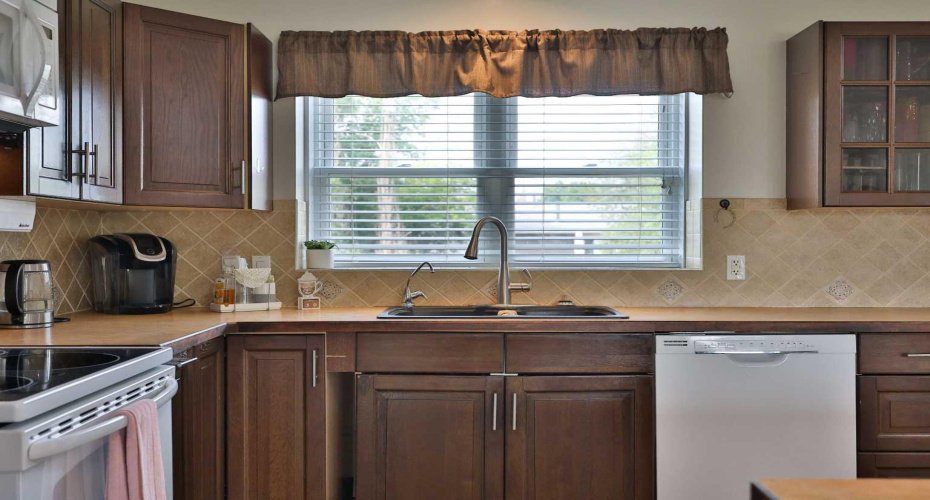 229 2A Street, Stirling, Alberta T0K 2E0, 5 Bedrooms Bedrooms, ,2 BathroomsBathrooms,Residential,For Sale,2A,A2325455