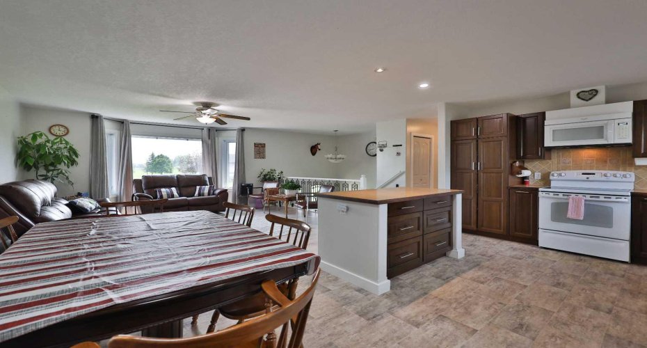 229 2A Street, Stirling, Alberta T0K 2E0, 5 Bedrooms Bedrooms, ,2 BathroomsBathrooms,Residential,For Sale,2A,A2325455