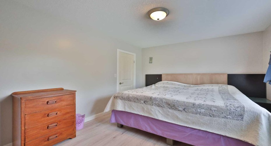 229 2A Street, Stirling, Alberta T0K 2E0, 5 Bedrooms Bedrooms, ,2 BathroomsBathrooms,Residential,For Sale,2A,A2325455