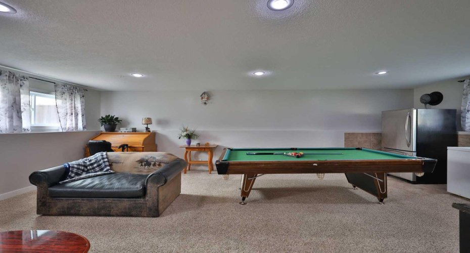 229 2A Street, Stirling, Alberta T0K 2E0, 5 Bedrooms Bedrooms, ,2 BathroomsBathrooms,Residential,For Sale,2A,A2325455