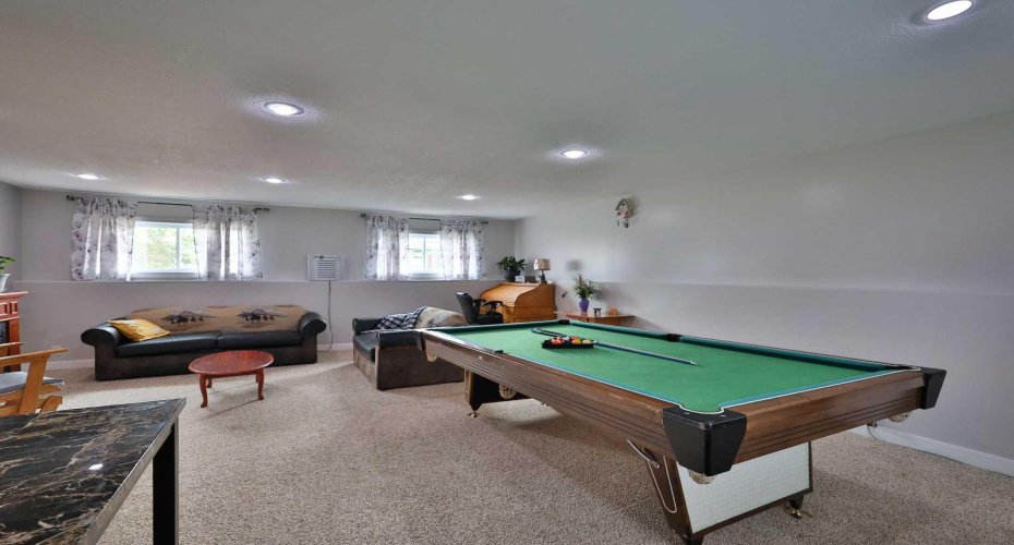 229 2A Street, Stirling, Alberta T0K 2E0, 5 Bedrooms Bedrooms, ,2 BathroomsBathrooms,Residential,For Sale,2A,A2325455