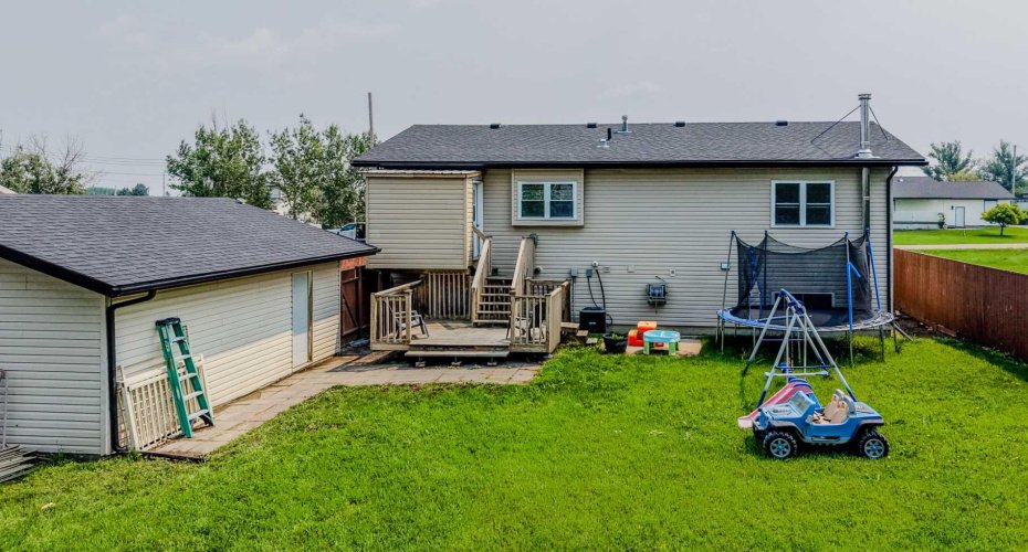 229 2A Street, Stirling, Alberta T0K 2E0, 5 Bedrooms Bedrooms, ,2 BathroomsBathrooms,Residential,For Sale,2A,A2325455