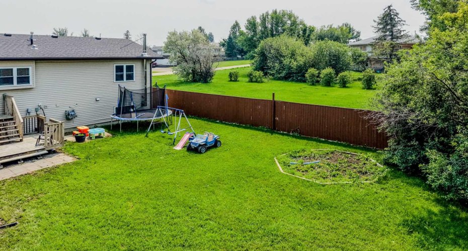 229 2A Street, Stirling, Alberta T0K 2E0, 5 Bedrooms Bedrooms, ,2 BathroomsBathrooms,Residential,For Sale,2A,A2325455