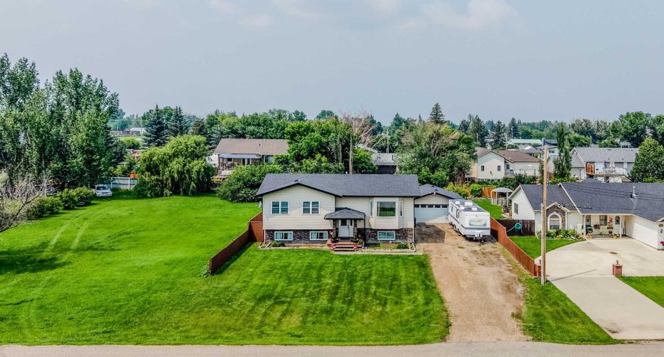 229 2A Street, Stirling, Alberta T0K 2E0, 5 Bedrooms Bedrooms, ,2 BathroomsBathrooms,Residential,For Sale,2A,A2325455