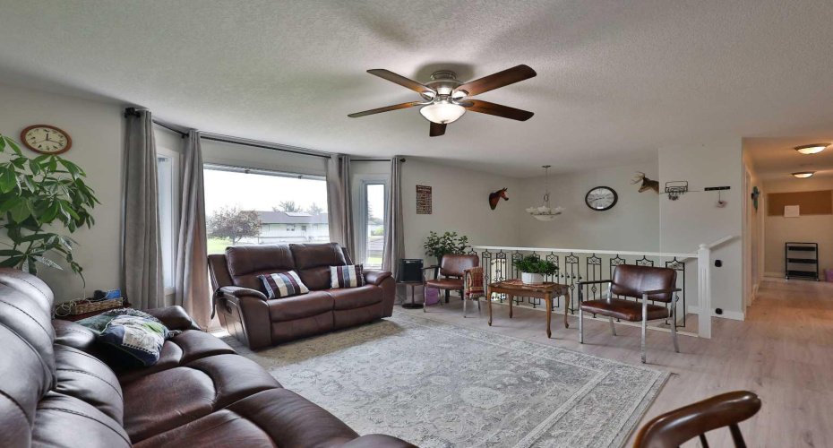 229 2A Street, Stirling, Alberta T0K 2E0, 5 Bedrooms Bedrooms, ,2 BathroomsBathrooms,Residential,For Sale,2A,A2325455