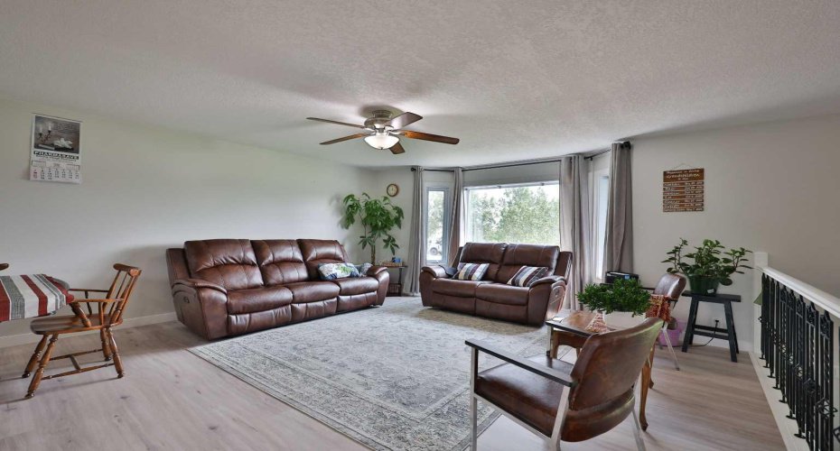 229 2A Street, Stirling, Alberta T0K 2E0, 5 Bedrooms Bedrooms, ,2 BathroomsBathrooms,Residential,For Sale,2A,A2325455