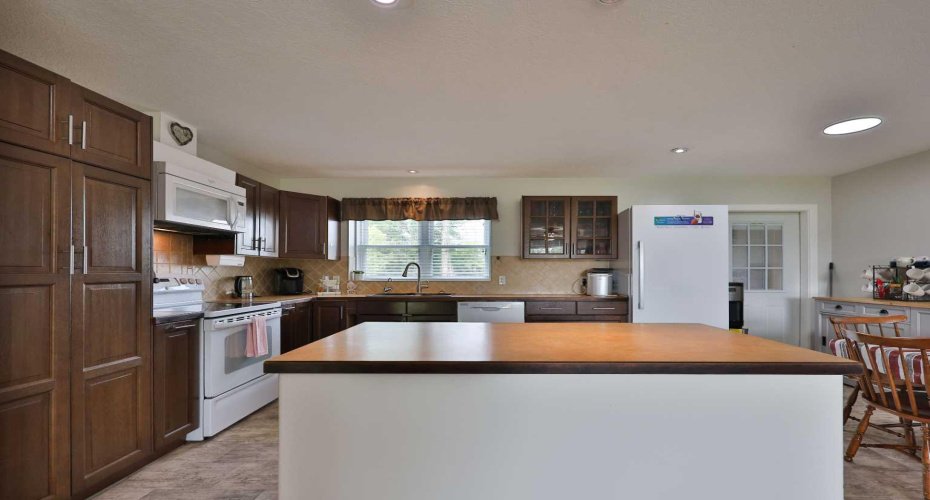 229 2A Street, Stirling, Alberta T0K 2E0, 5 Bedrooms Bedrooms, ,2 BathroomsBathrooms,Residential,For Sale,2A,A2325455