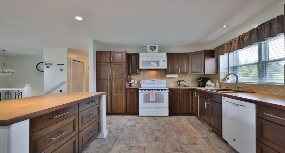 229 2A Street, Stirling, Alberta T0K 2E0, 5 Bedrooms Bedrooms, ,2 BathroomsBathrooms,Residential,For Sale,2A,A2325455