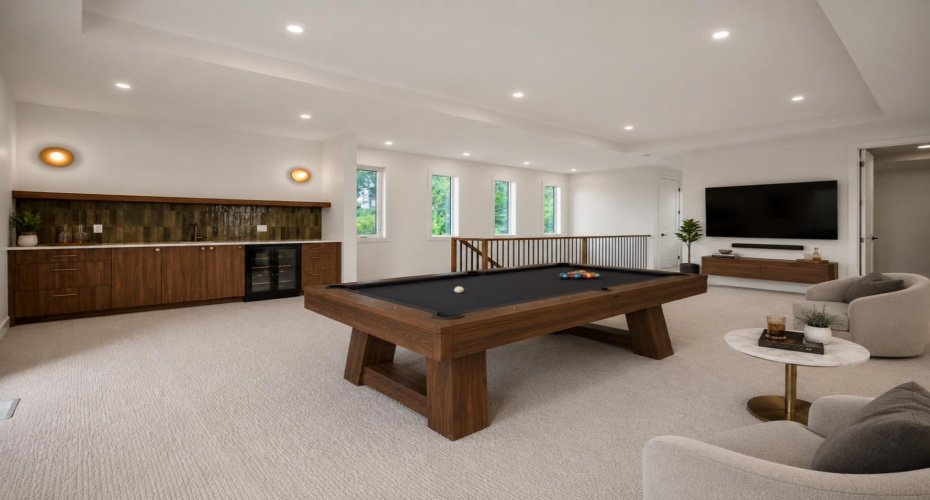 Entertaining Floor (virtually statged)
