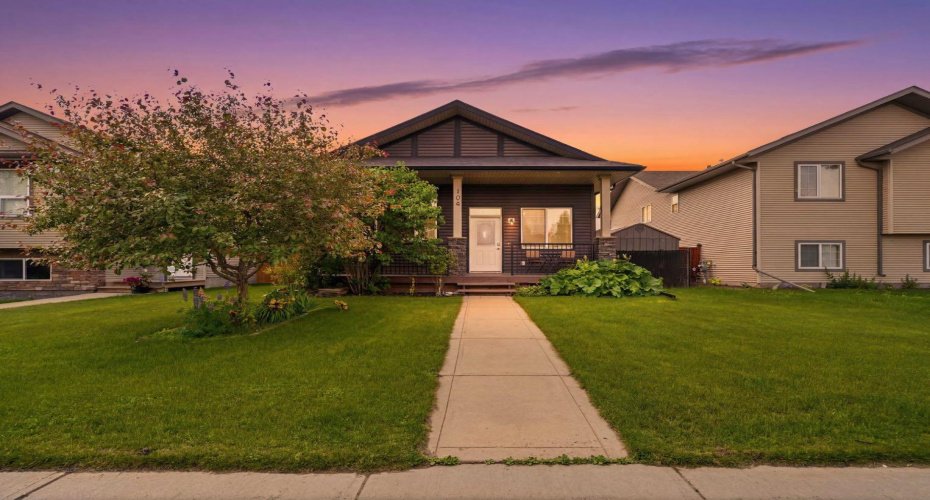 104 Oak Drive, Red Deer, Alberta T4P 0C8, 4 Bedrooms Bedrooms, ,3 BathroomsBathrooms,Residential,For Sale,Oak,A2325504