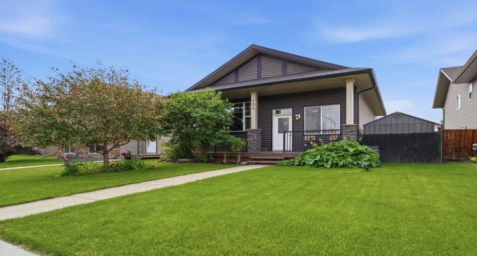 104 Oak Drive, Red Deer, Alberta T4P 0C8, 4 Bedrooms Bedrooms, ,3 BathroomsBathrooms,Residential,For Sale,Oak,A2325504