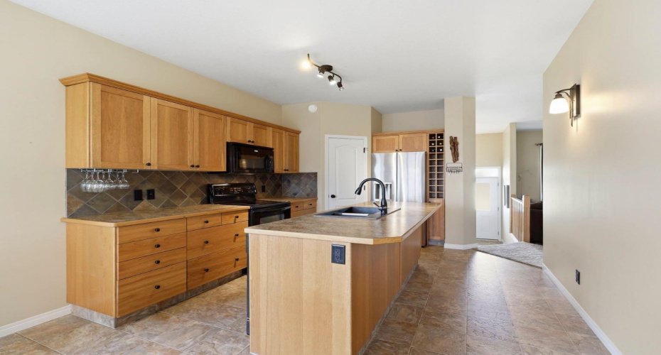 104 Oak Drive, Red Deer, Alberta T4P 0C8, 4 Bedrooms Bedrooms, ,3 BathroomsBathrooms,Residential,For Sale,Oak,A2325504