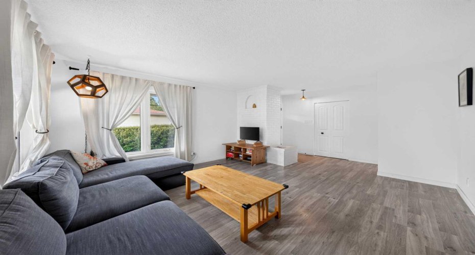 4819 Vanguard Road, Calgary, Alberta T3A 0R5, 4 Bedrooms Bedrooms, ,4 BathroomsBathrooms,Residential,For Sale,Vanguard,A2325600